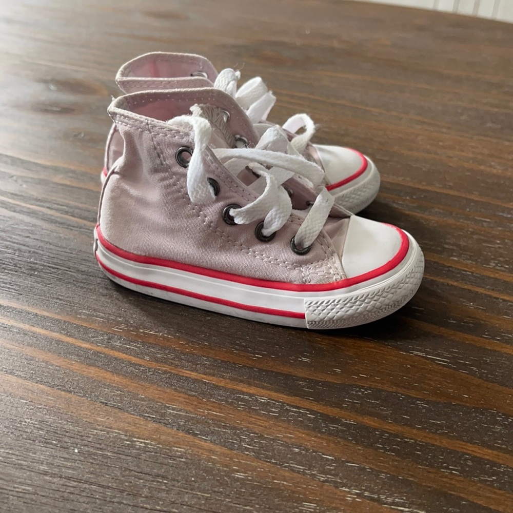 Light pink converse